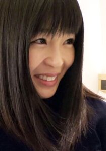 【h_1724a100b00001】年に数度のセックスじゃ我慢できない黒髪清楚奥様。電マの振動がヤリマン最強属性にレベルアップ。挿入ではガッチリ脚ホールドでオトコをキープ！ / 即ヌキ