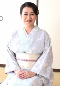 【h_1724a108g00001】和服姿の爆乳おばさん！アダルトグッズのモニターからあれよあれよのAV出演！緊張から人生最高イキ過ぎ性交！ / 即ヌキ