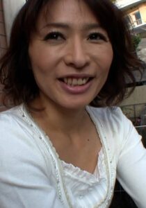 【h_1724h088g00005】小ぶりな乳房にデカ乳首、淫靡な剛毛、可愛い顔立ちから想像できない下品な肉体！旦那さんの肉棒しか知らない美熟女が淫乱開花の変態SEXにハマる！ / 即ヌキ