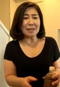 【h_1724p123g00002】通販で買った電マで早速オナニーを始める品の良い熟女が配達員に見られてしまい…。配達員に欲求不満をぶつける痴女SEX！ / 即ヌキ