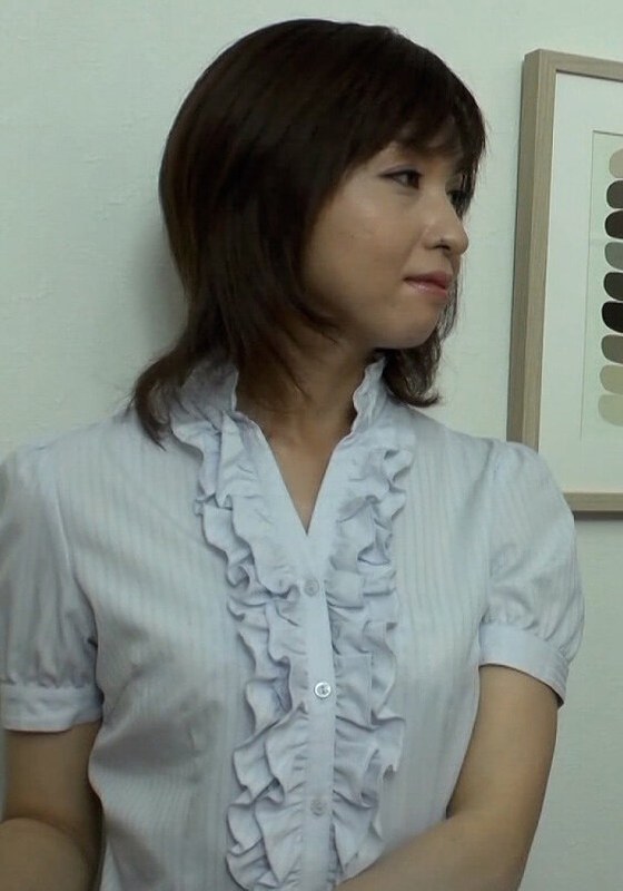 ひとりでAVを鑑賞しながら画面にあわせてオナニーしてる様をお蕎麦屋さんにバレて…。性欲爆発男女の淫靡なエロいお話。 アイキャッチ画像 【人妻熟女】