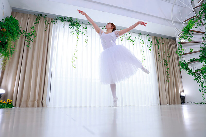 旦那が抱いてくれない…今が女ざかりの人妻バレリーナ 香織さん 32歳 AV DEBUT 久しぶりの中出し軟体セックスで本気の連続イキ/ディープス