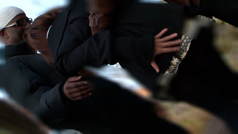 ひとり旅中の熟女をナンパする黒人男性グループ！興味本位で温泉旅館に誘われ規格外のデカマラで昇天するラブラブSEX！/即ヌキ