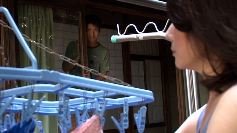 愚息のセンズリを目撃した熟母は乳首を勃起させオナニーイキする！誰にも言えない欲望に狂った恥ずかしい家庭内性愛！/即ヌキ