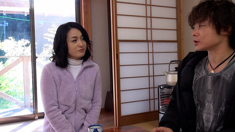 山間部に暮らす清楚な美熟女が旦那とのセックスレスで刺激を求めてAV出演。旦那に内緒で自宅でドキドキAVSEX！/即ヌキ