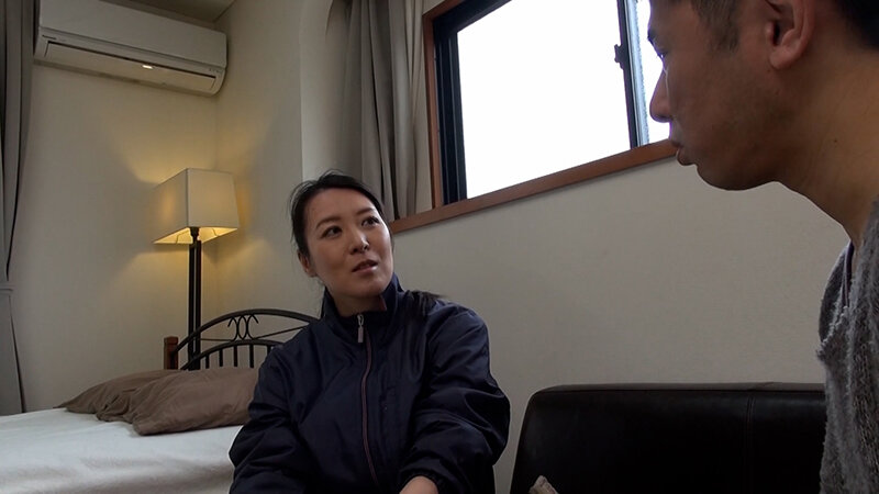 田舎で見つけた結婚10年目の四十路熟女。旦那さんとはしてないけどパイパン！？敏感ピンクの割れ目から溢れる愛液！ホントはエロい熟女と濃厚交尾！/即ヌキ