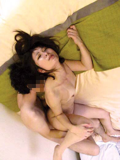 ザーメン中出し115人10時間どスケベ女の子宮の中にたっぷり濃厚精液注入2枚組/ケイ・エム・プロデュース