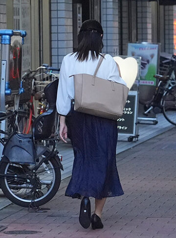 中に出してもいいから止まってください！！！押さえつけて逃がさないエンドレス奥突きバウンドピストンでイキ壊れた女5 推定Hカップ 巨尻妻/ナチュラルハイ