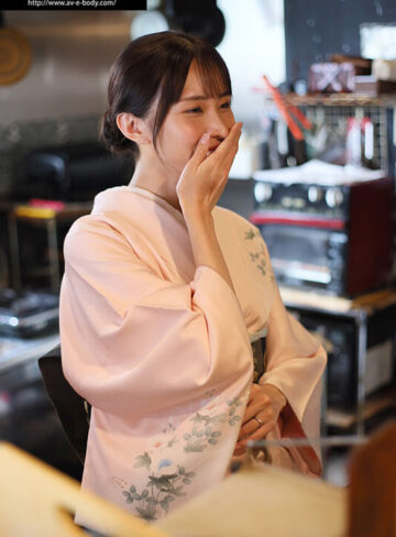 お客様には決して見せない、着物で隠れた純白Gカップと淫らな人妻セックス 料亭の美人女将 佐野秋帆（28）AVデビュー/E-BODY