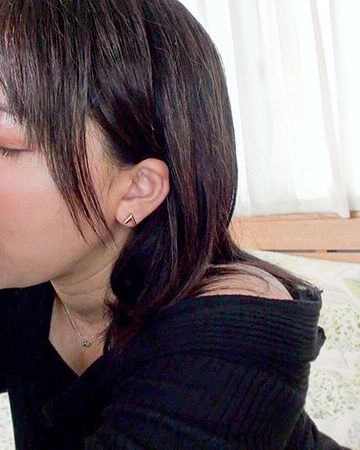 SNSで知り合った童貞くんを経験豊富な美人奥様が誘惑筆下ろし 夕美しおん/マキシング