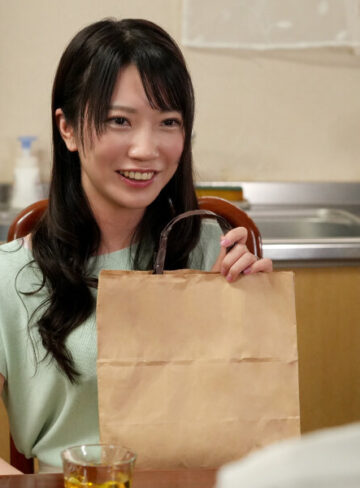 叔母さんの入浴姿に勃起した甥っ子 葉月英里/センタービレッジ
