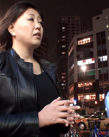 帰宅途中のぽっちゃり奥様に試写してもらいたいとナンパ！ごく普通の奥様に実は過激なAV鑑賞をしてもらいエッチまでできるか！？/即ヌキ
