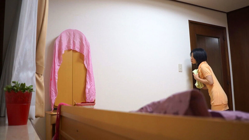 「娘居るからだめ！」隣の部屋には娘がいるのに声が止まらない！声を抑えて燃え上がる熟年セックス！/即ヌキ