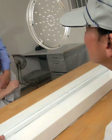 『なんで私がこんな目に』狭い個室で行われた悲劇！逃げる事も叶わず中出しセックスされた…。/即ヌキ