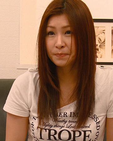 性生活に不満がある男勝りの性格な美人妻！Tバックを履いて準備万端なエロい奥様！太いバイブで拡張させてヌレヌレにしたら極上の肉棒でSEXをご堪能！/即ヌキ