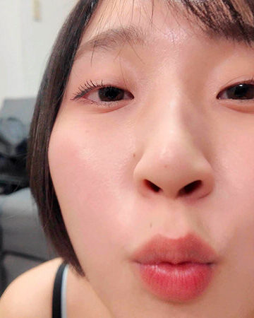 素人妻が一般大学生の自宅にコンドーム1つ渡され一泊一度のゴム姦では満足できず宿泊中2度もガチ中出しを許してしまう騎乗位で美白Gカップ乳を揺らす童顔妻 るかさん26歳/コスモス映像