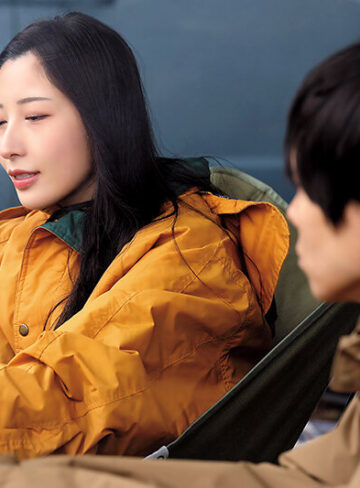キャンプ場で今は人妻になった同級生と5年ぶりに再会 焚き火に照らされた横顔がやけに艶めかしく夫の目を盗んでは三日三晩愛し合った 北野未奈/クリスタル映像