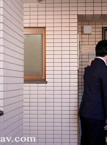 「今日は特別に、いっぱいサービスしてあげる…。誰にも言っちゃダメよ…？」 お隣の地味で無愛想な奥さんが、自宅風俗を営んでいると知り訪ねてみたら…母性溢れる優しい接客に僕はいつしか溺れてしまった。 椎名ゆな/マドンナ